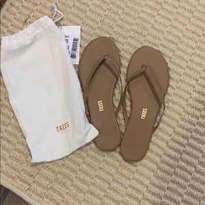 TKEES size 8, NWT Matte Beach Bum color